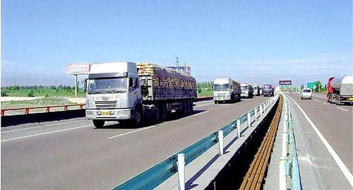 新疆國際道路運(yùn)輸線路總數(shù)達(dá)111條，居全國之首，普通貨物道路運(yùn)輸蓬勃發(fā)展